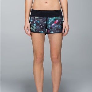 Lululemon Run Speed Short | Curious Jungle | S 4